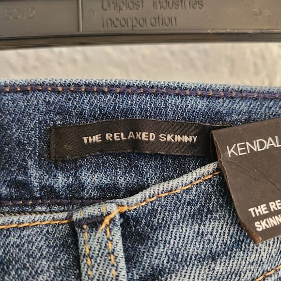 Kendall + Kylie Women's size 3/26 The Relaxed Skinny Distressed Jeans NWT‎ - Picture 5 of 8